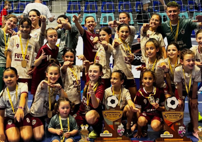Guarujá do Sul brilha no futsal feminino com conquistas regionais