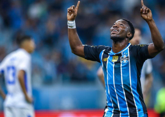 Renato Portaluppi reintegra atletas experientes e diversifica opções no Grêmio